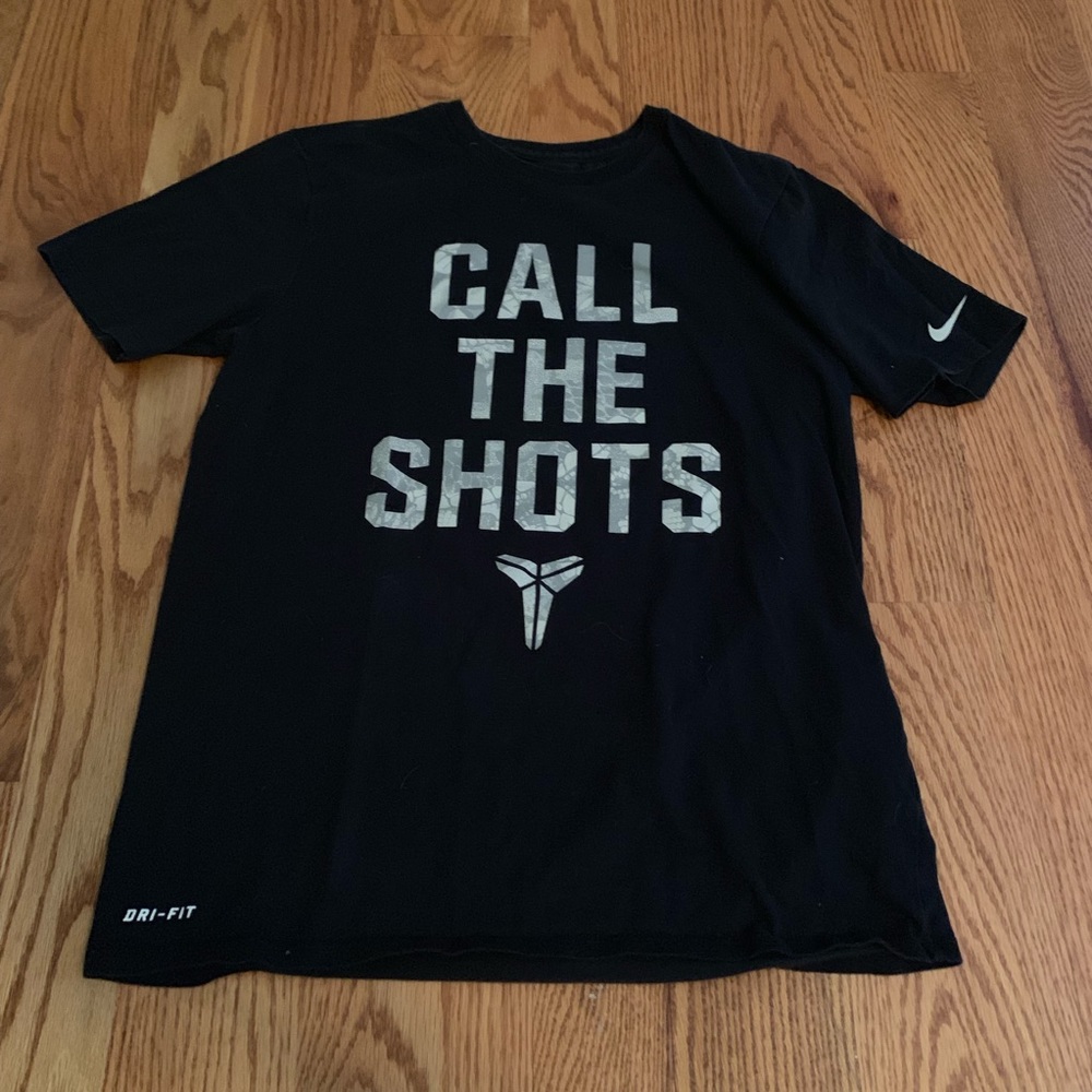 Nike shirt size medium